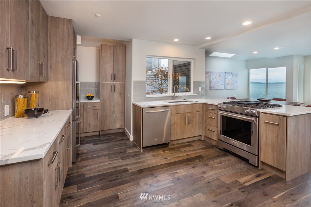 3201 Point Place Southwest, Unit 102 Seattle, WA 98116 - Photo 8 of 25 Gallery Image 8