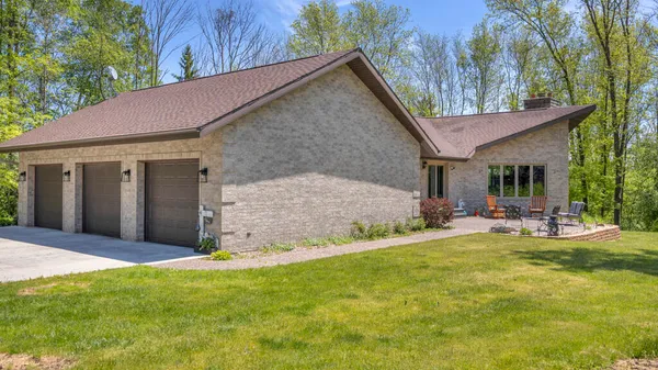 $800,000 | 4564 Broadway Street, Manitowoc, WI 54220
