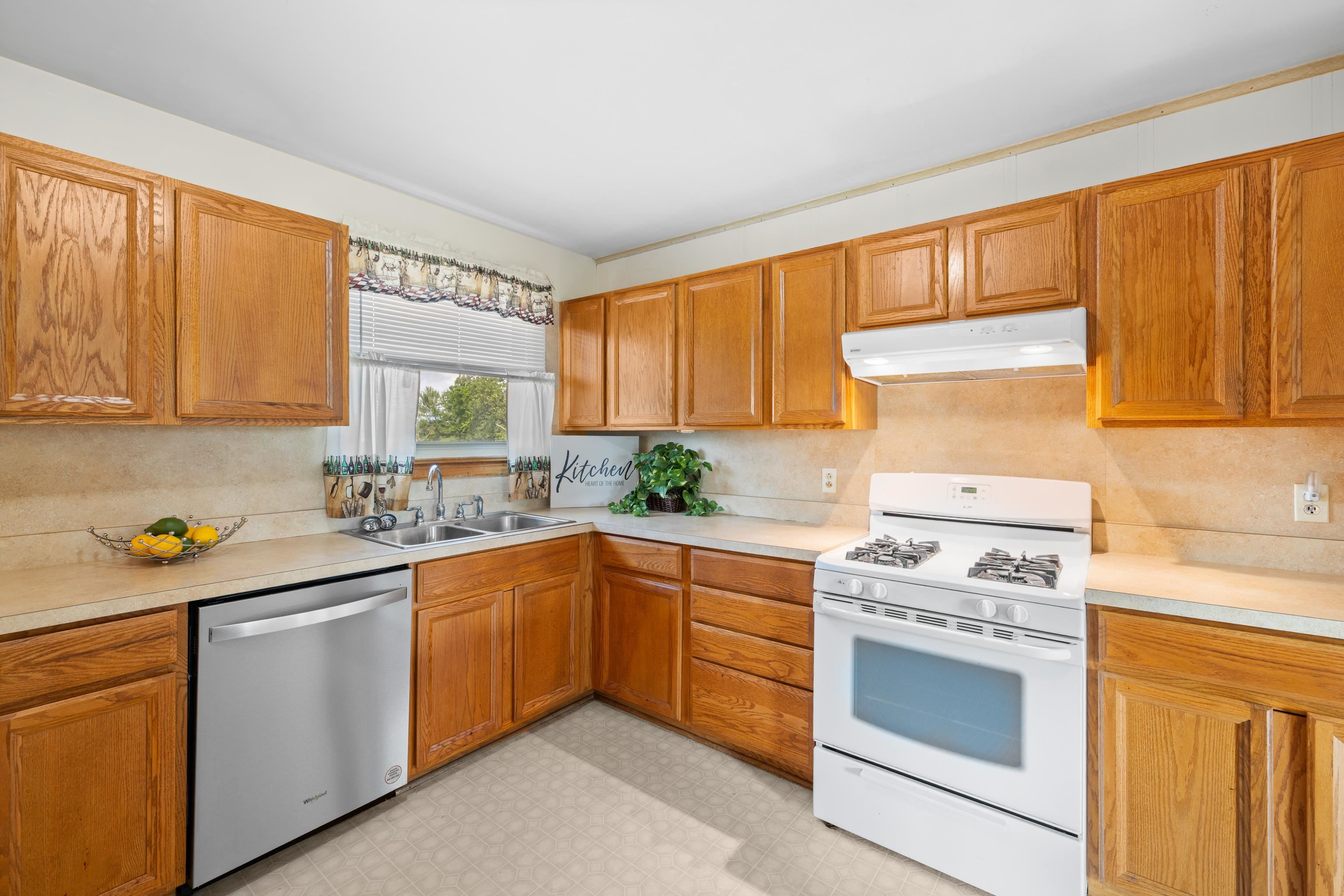 816 Rutherford Street Staunton, VA 24401 - Photo 12 of 52 Gallery Image 12
