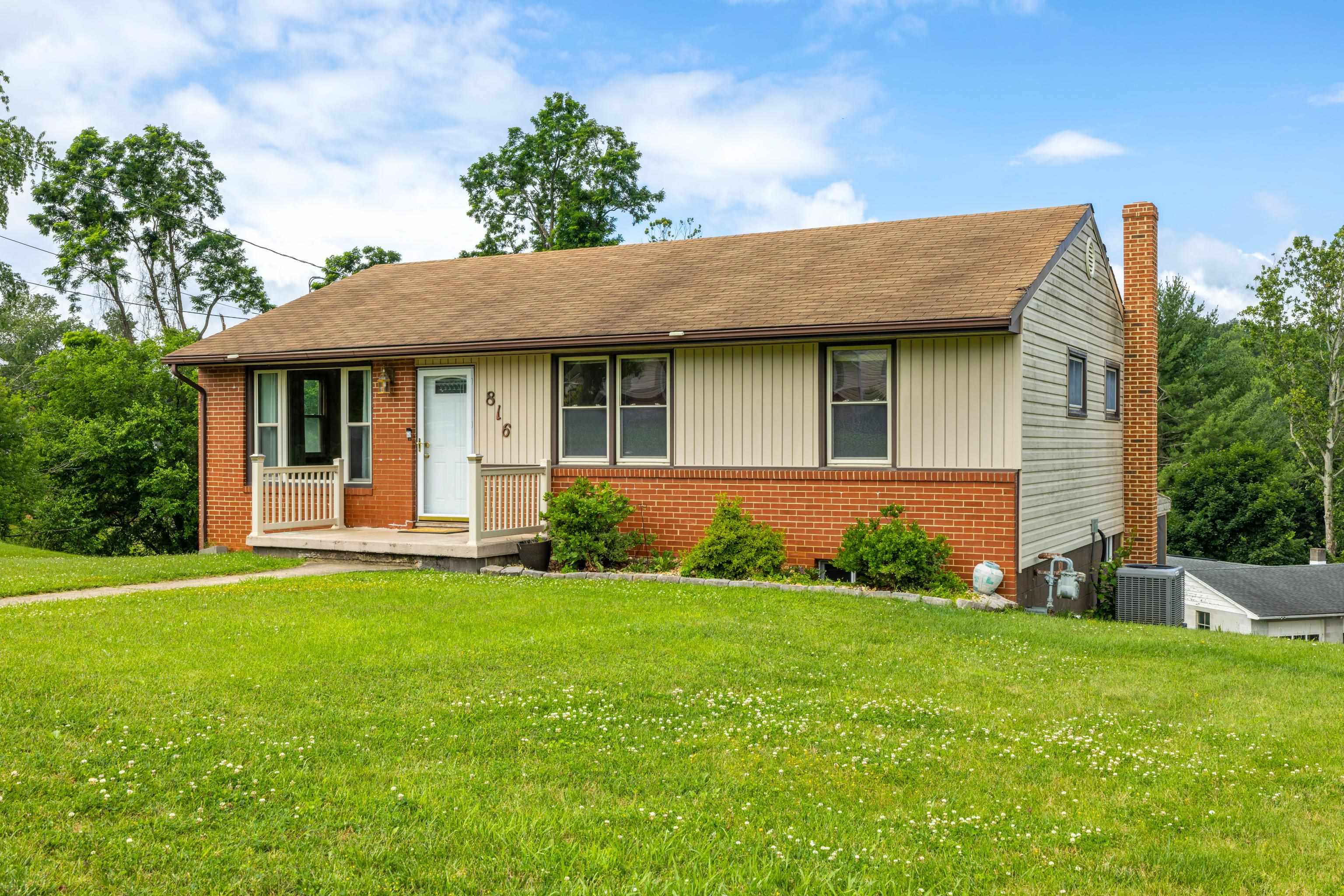 816 Rutherford Street Staunton, VA 24401 - Photo 3 of 52 Gallery Image 3