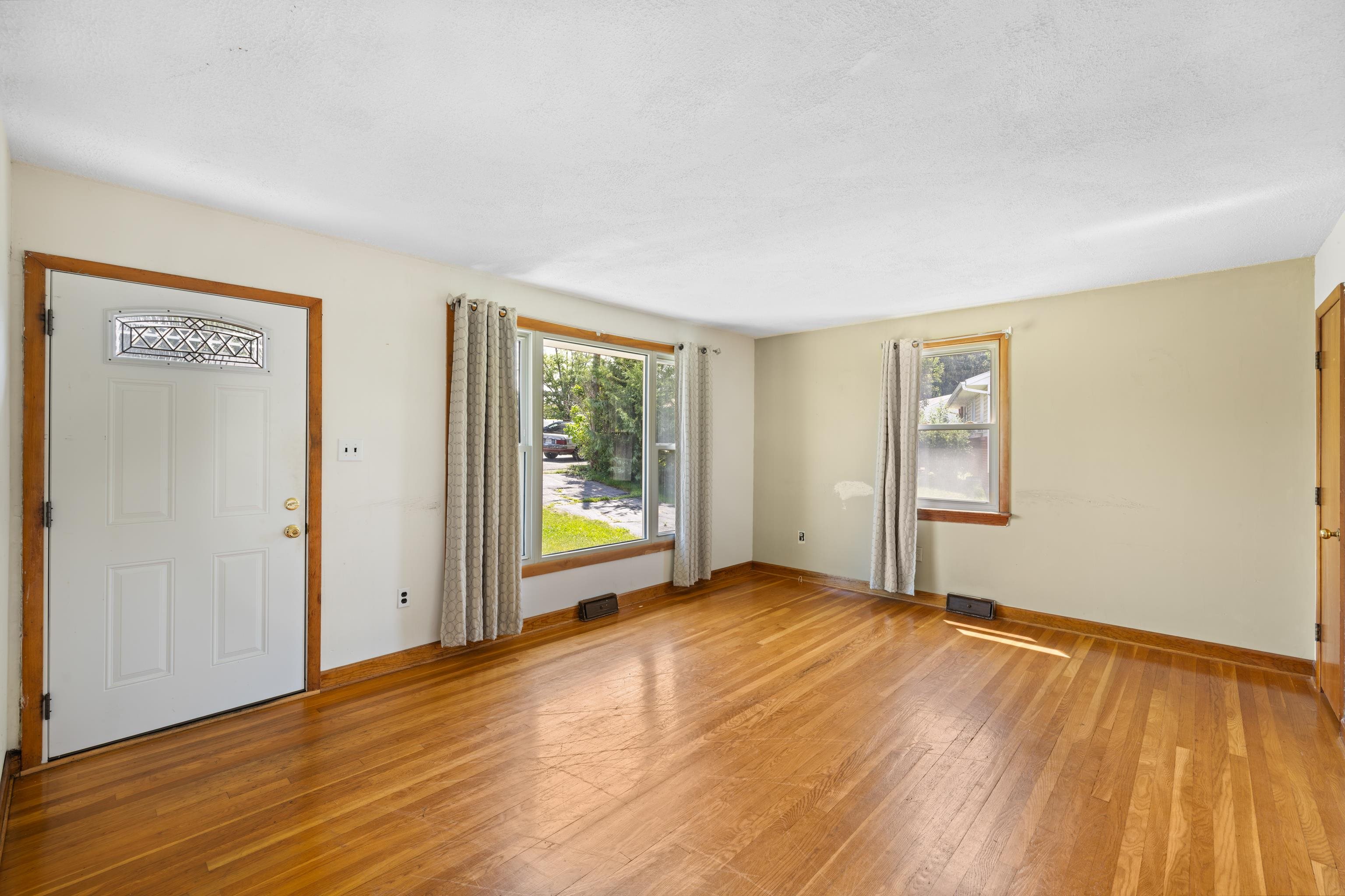 816 Rutherford Street Staunton, VA 24401 - Photo 5 of 52 Gallery Image 5