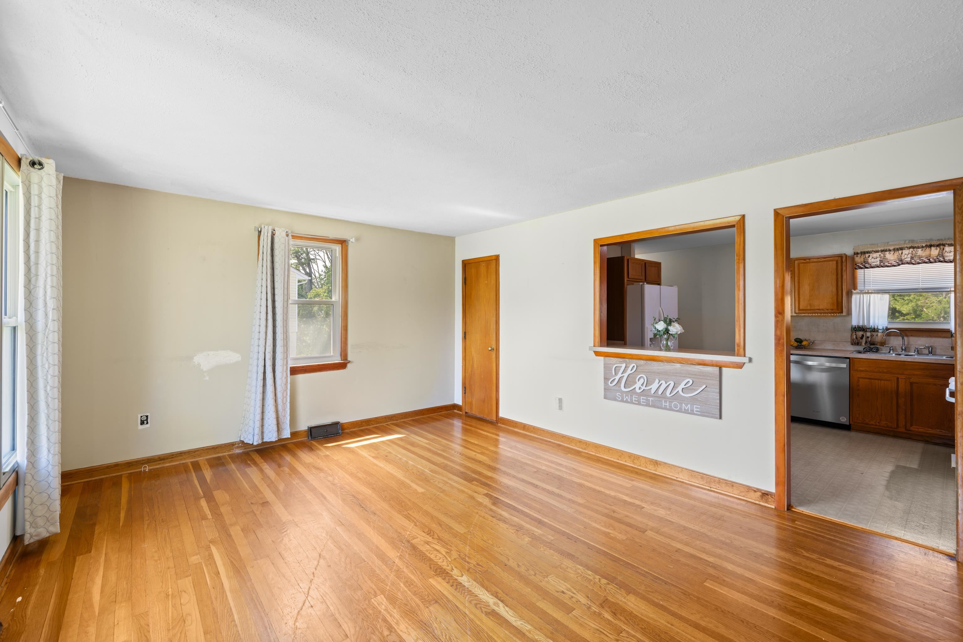 816 Rutherford Street Staunton, VA 24401 - Photo 7 of 52 Gallery Image 7