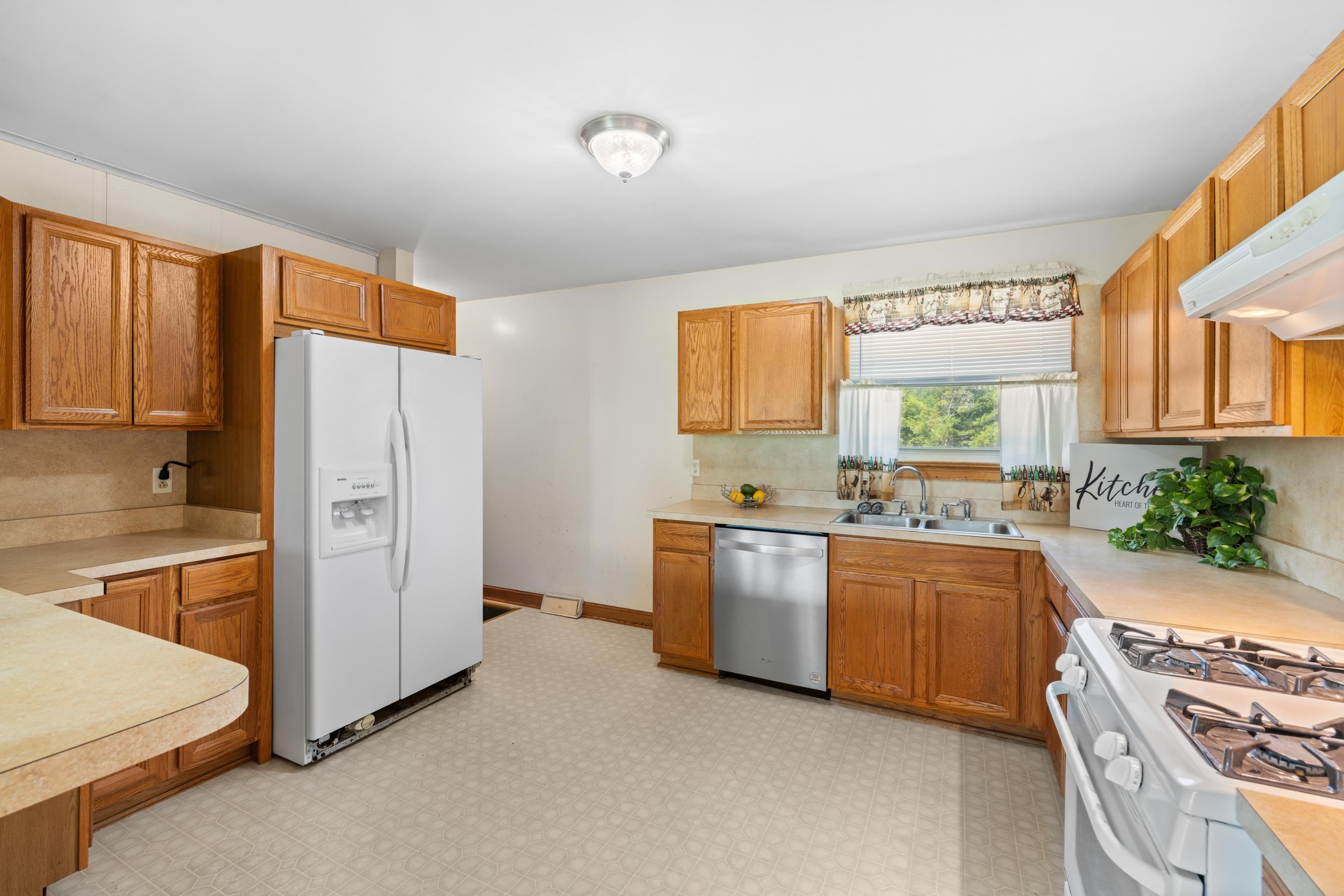 816 Rutherford Street Staunton, VA 24401 - Photo 10 of 52 Gallery Image 10