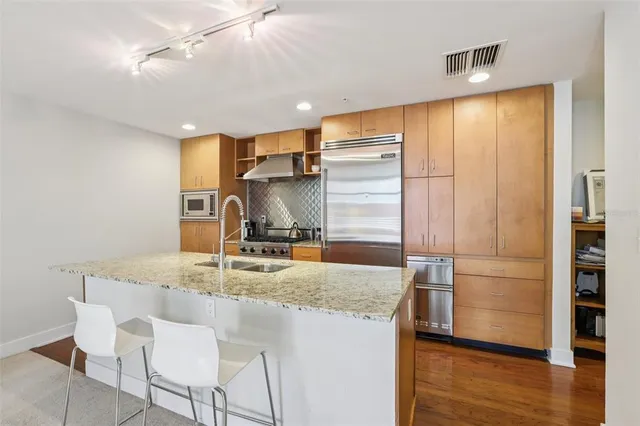 $329,900 | 1120 East Kennedy Boulevard, Unit 730, Tampa, FL 33602