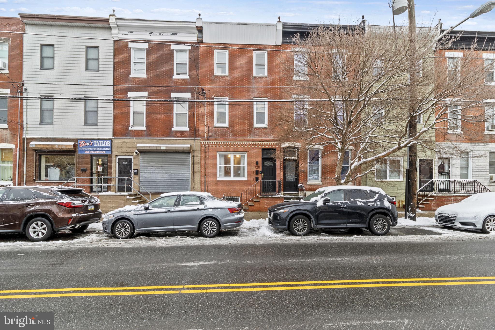a buildings covered with cars parked in front of it