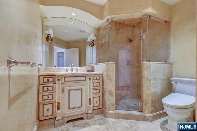 27 Roberts Road Englewood Cliffs, NJ 07632 - Photo 31 of 44