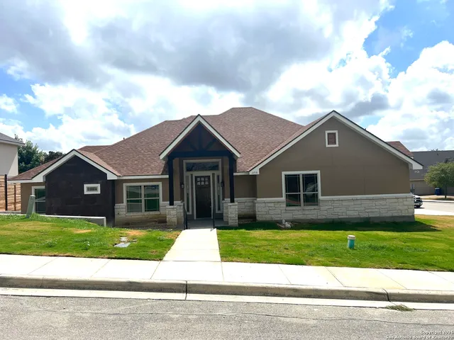 $630,000 | 2710 Royalwood Drive, New Braunfels, TX 78132