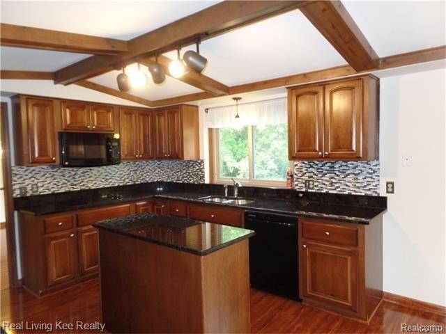 1802 Snowden Circle Rochester Hills, MI 48306 - Photo 13 of 28