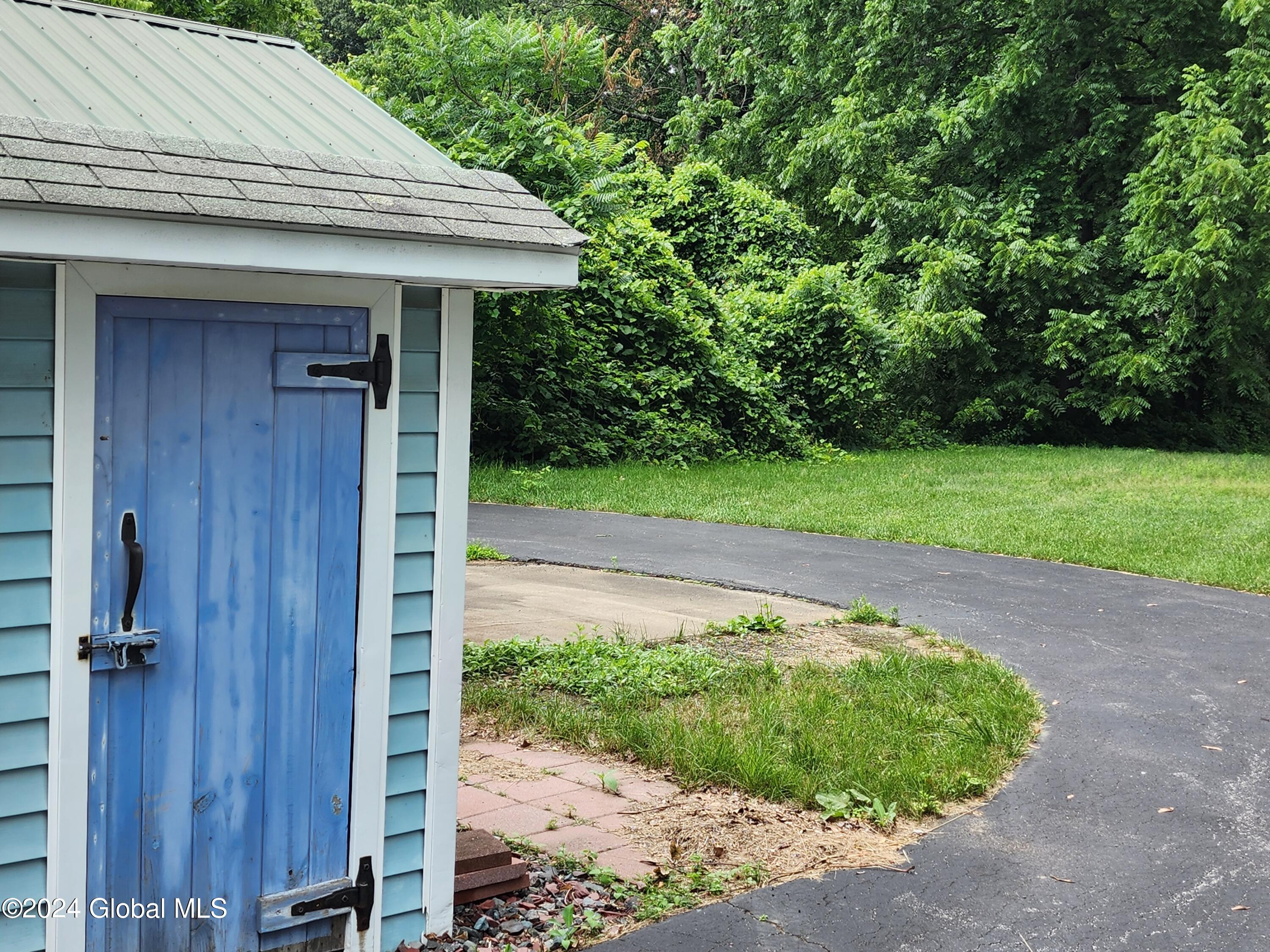 2805 Consaul Road Schenectady, NY 12304 - Photo 19 of 23 2805 Consaul Rd - Shed