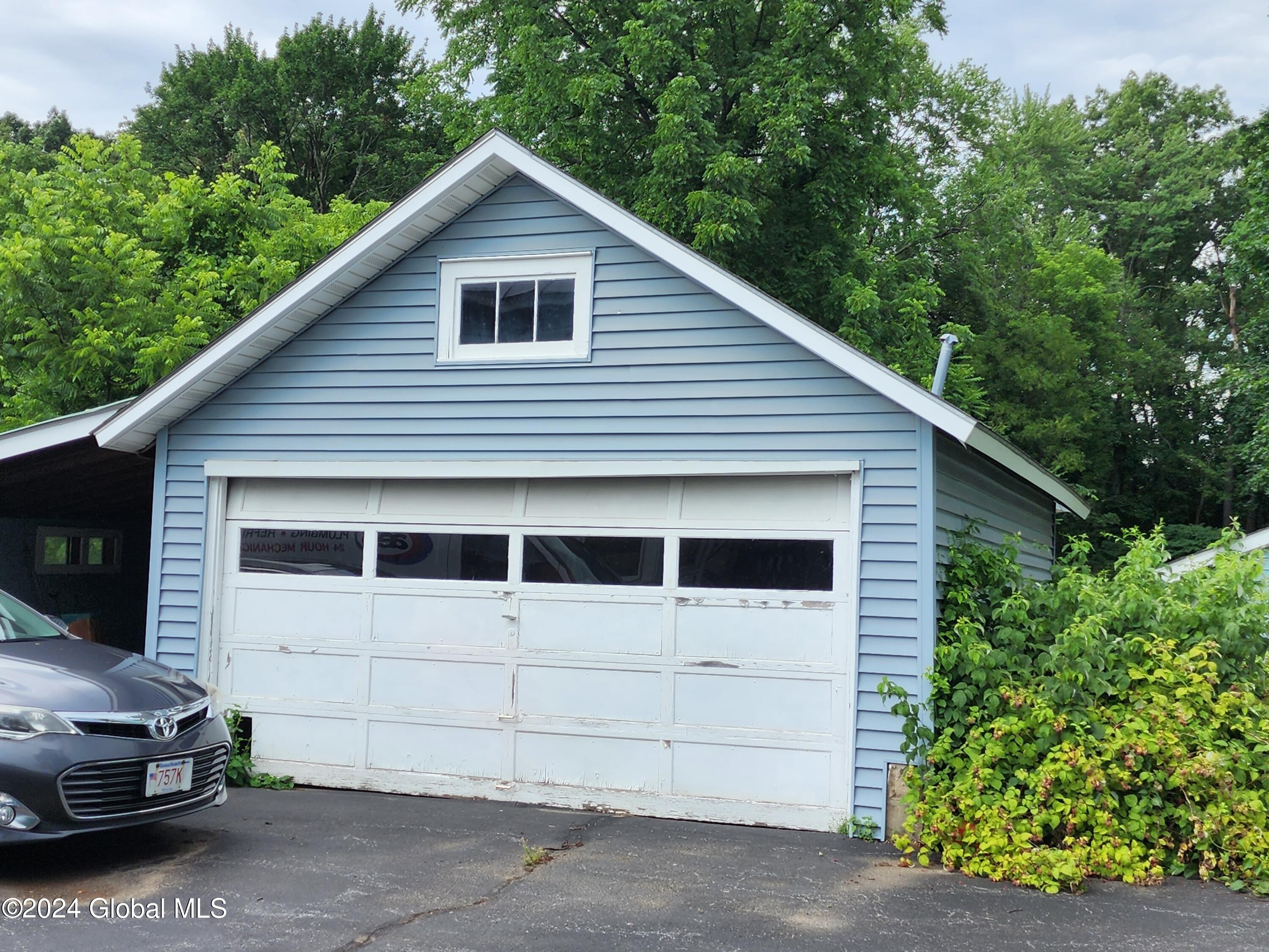 2805 Consaul Road Schenectady, NY 12304 - Photo 20 of 23 2805 Consaul Rd - Garage