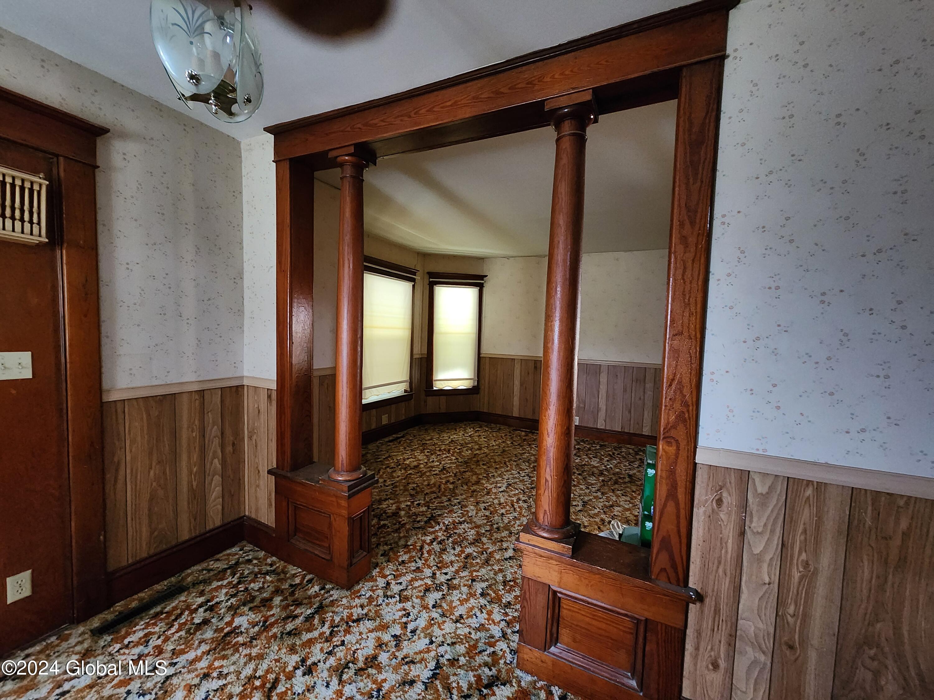 2805 Consaul Road Schenectady, NY 12304 - Photo 4 of 23 2805 Consaul Rd - Woodwork 1