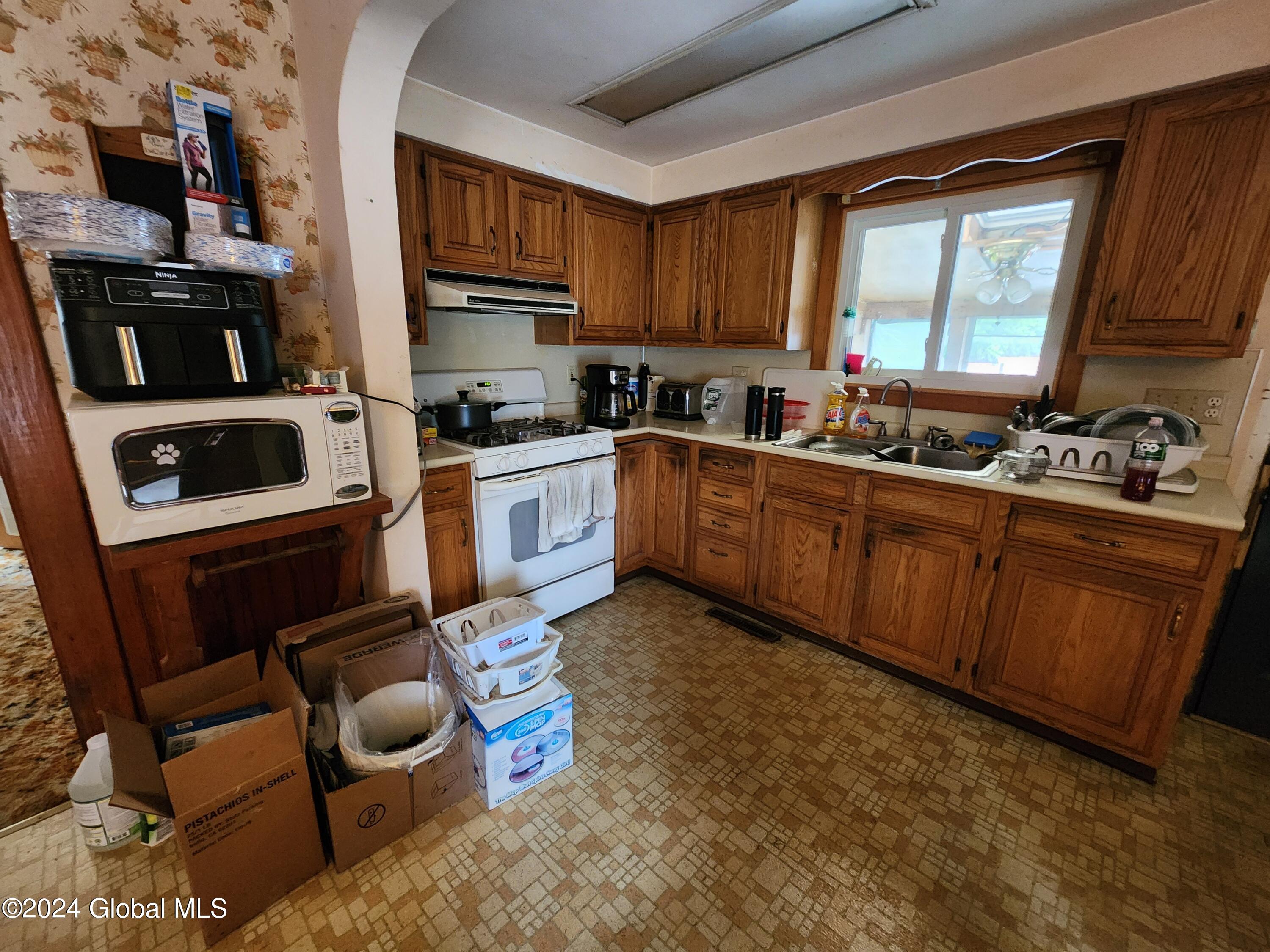 2805 Consaul Road Schenectady, NY 12304 - Photo 7 of 23 2805 Consaul Rd - Kitchen 4
