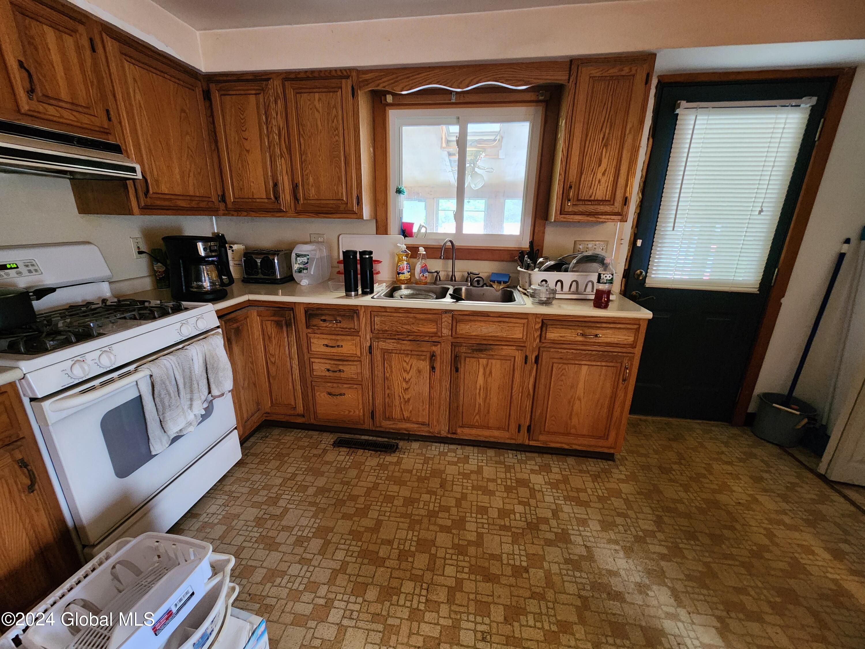 2805 Consaul Road Schenectady, NY 12304 - Photo 10 of 23 2805 Consaul Rd - Kitchen 3