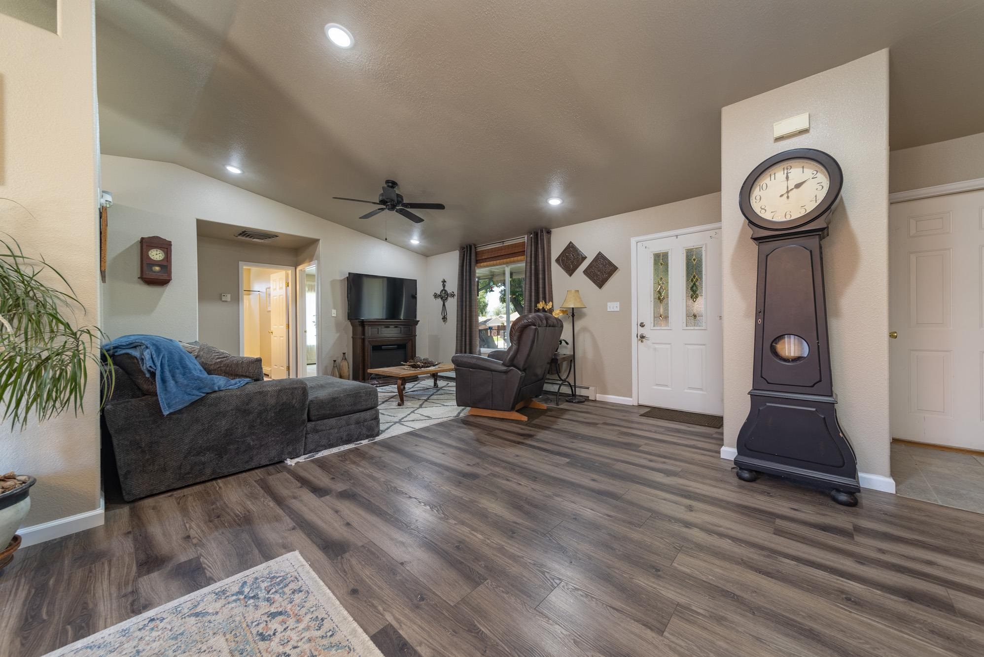 576 Pioneer Road Grand Junction, CO 81504 - Photo 9 of 22 Gallery Image 9