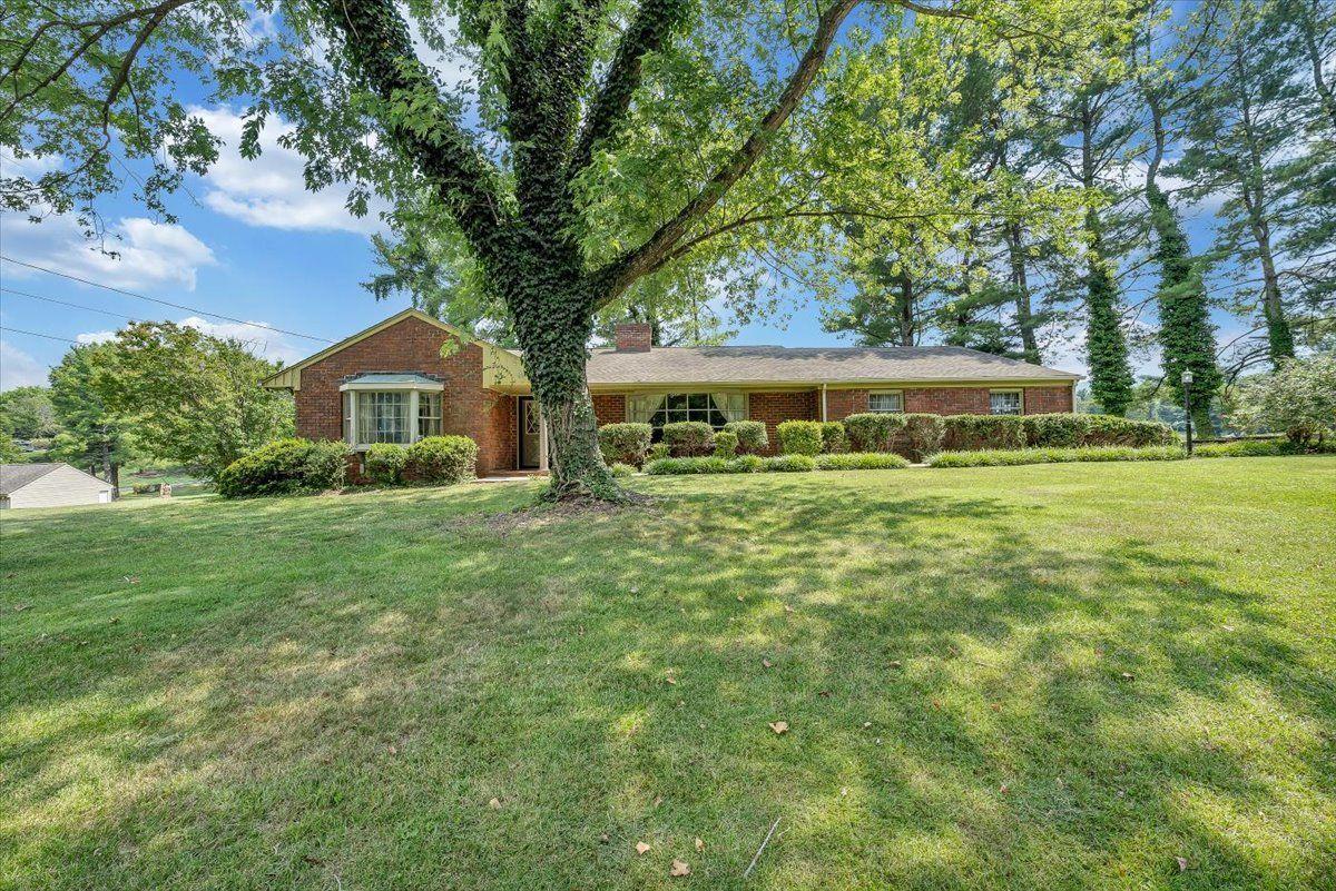 4118 Keagy Road Roanoke, VA 24018 - Photo 2 of 39 Spacious Ranch Living