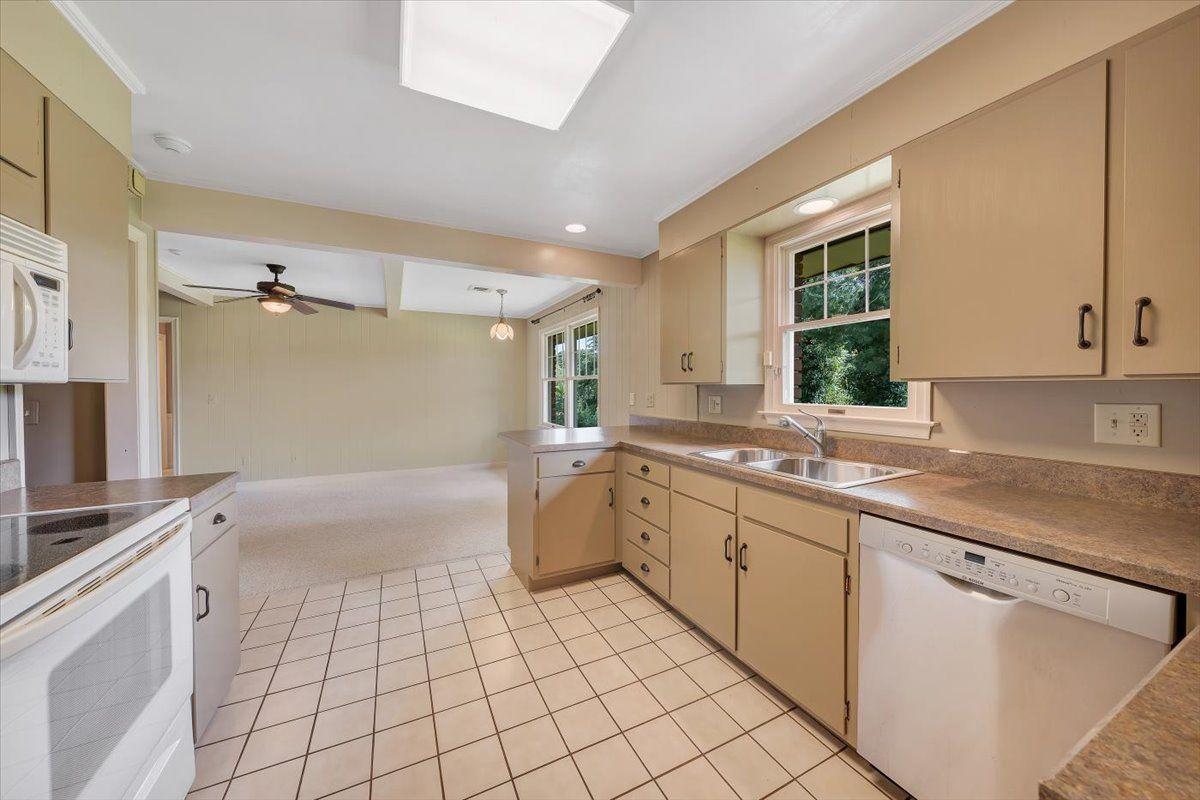 4118 Keagy Road Roanoke, VA 24018 - Photo 15 of 39 Kitchen View 2