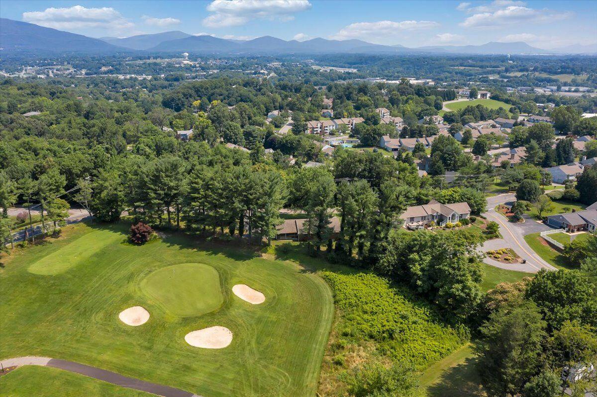 4118 Keagy Road Roanoke, VA 24018 - Photo 5 of 39 Nestled along the 7th Hole