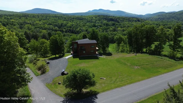 $1,899,000 | 4 Goff Road, Windham, NY 12496