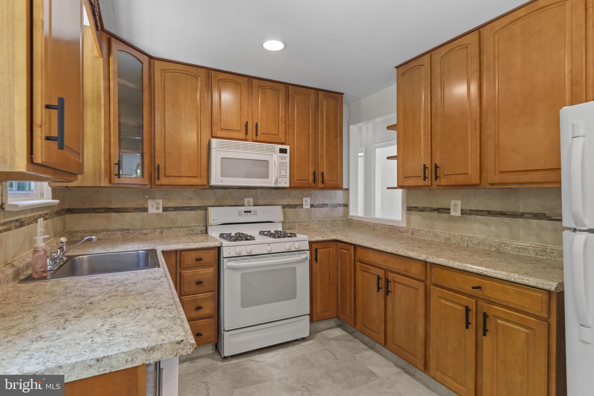 64 Edison Road Cherry Hill, NJ 08034 - Photo 13 of 34