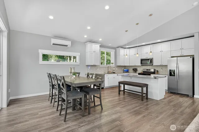 $1,100,000 | 23330 Highway 534, Mount Vernon, WA 98274