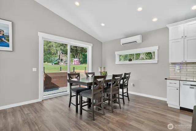 $1,100,000 | 23330 Highway 534, Mount Vernon, WA 98274