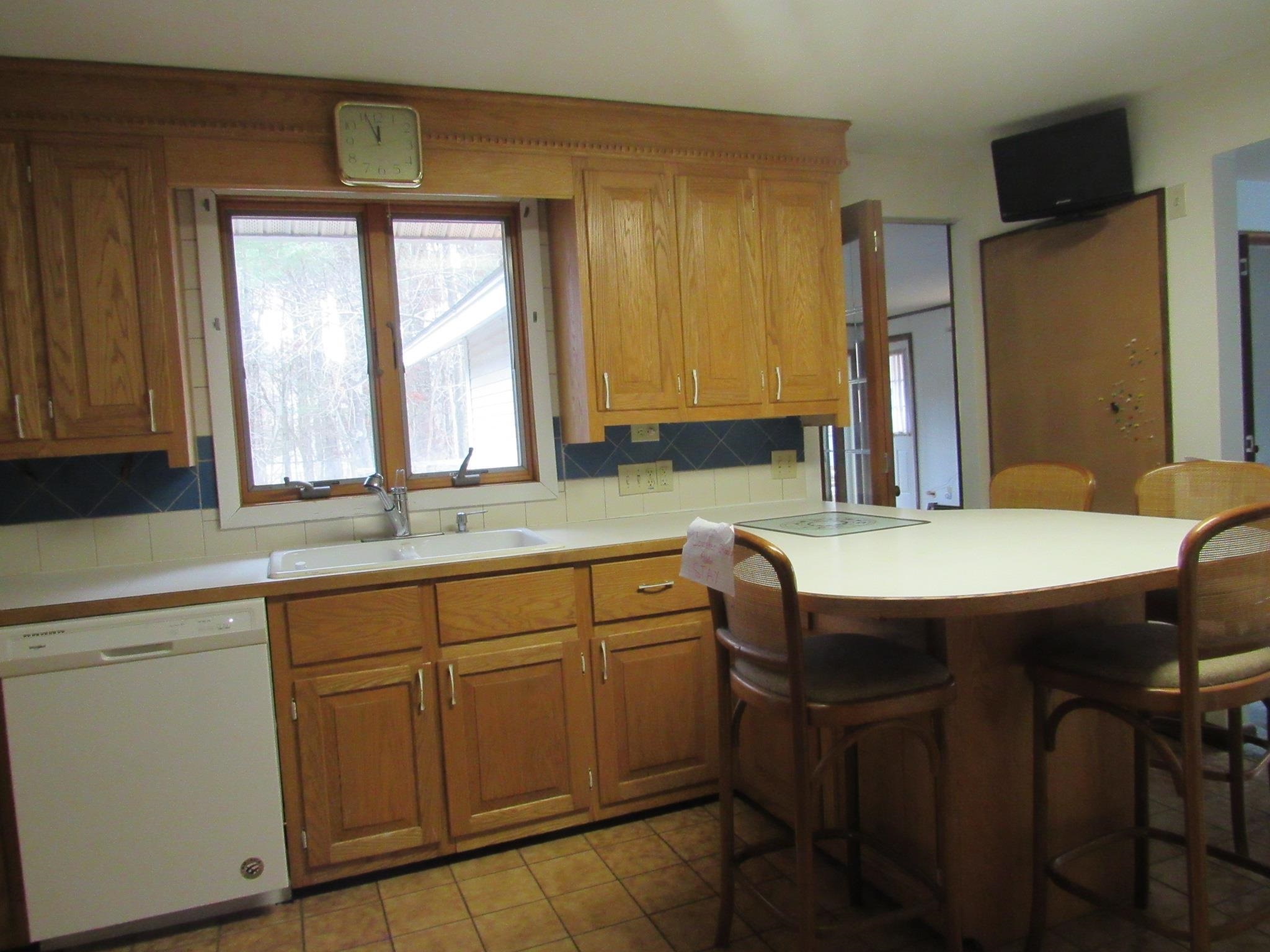 3 Sycamore Avenue Salem, NH 03079 - Photo 4 of 37