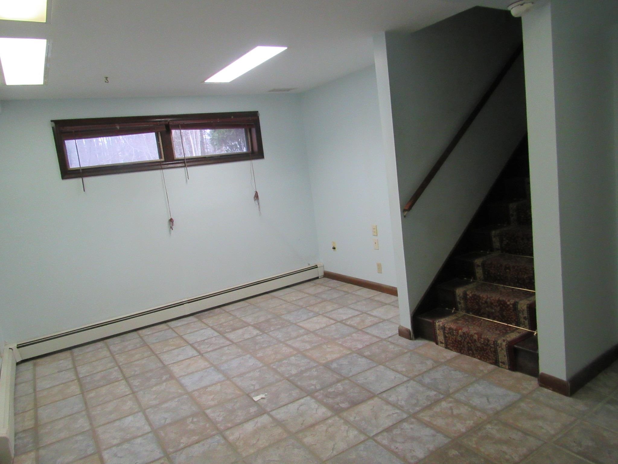 3 Sycamore Avenue Salem, NH 03079 - Photo 8 of 37