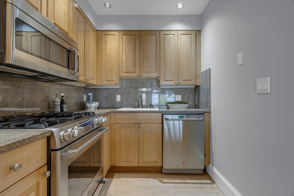 89 Winthrop Road, Unit 3 Brookline, MA 02445 - Photo 18 of 40