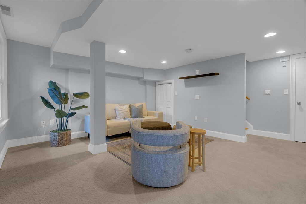 89 Winthrop Road, Unit 3 Brookline, MA 02445 - Photo 31 of 40