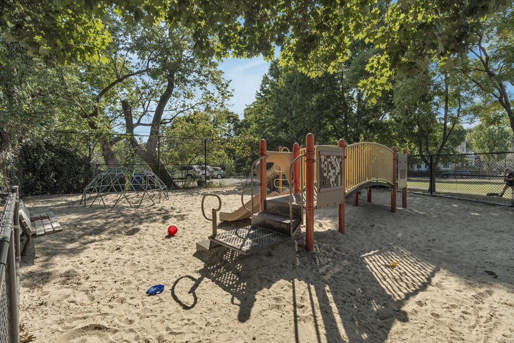 89 Winthrop Road, Unit 3 Brookline, MA 02445 - Photo 38 of 40