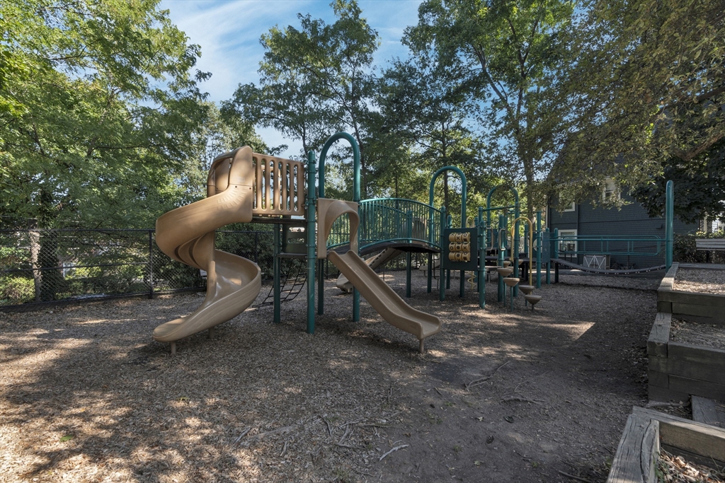 89 Winthrop Road, Unit 3 Brookline, MA 02445 - Photo 39 of 40