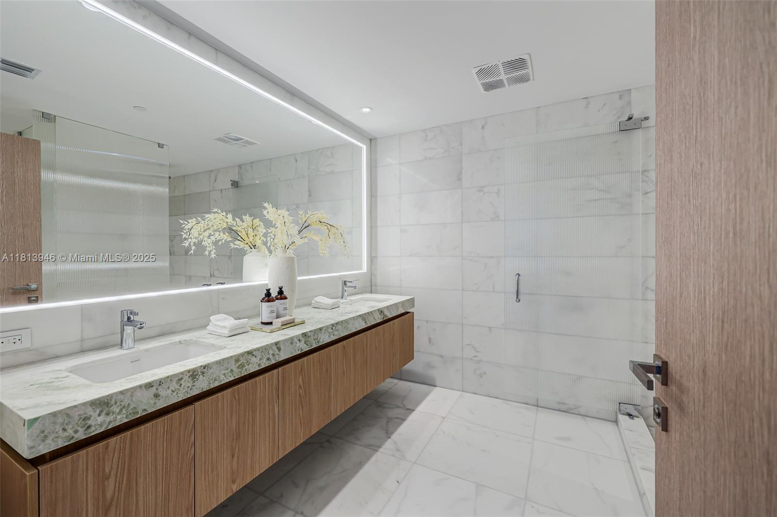 500 Alton Road, Unit 3603 Miami Beach, FL 33139 - Photo 13 of 48 Gallery Image 13