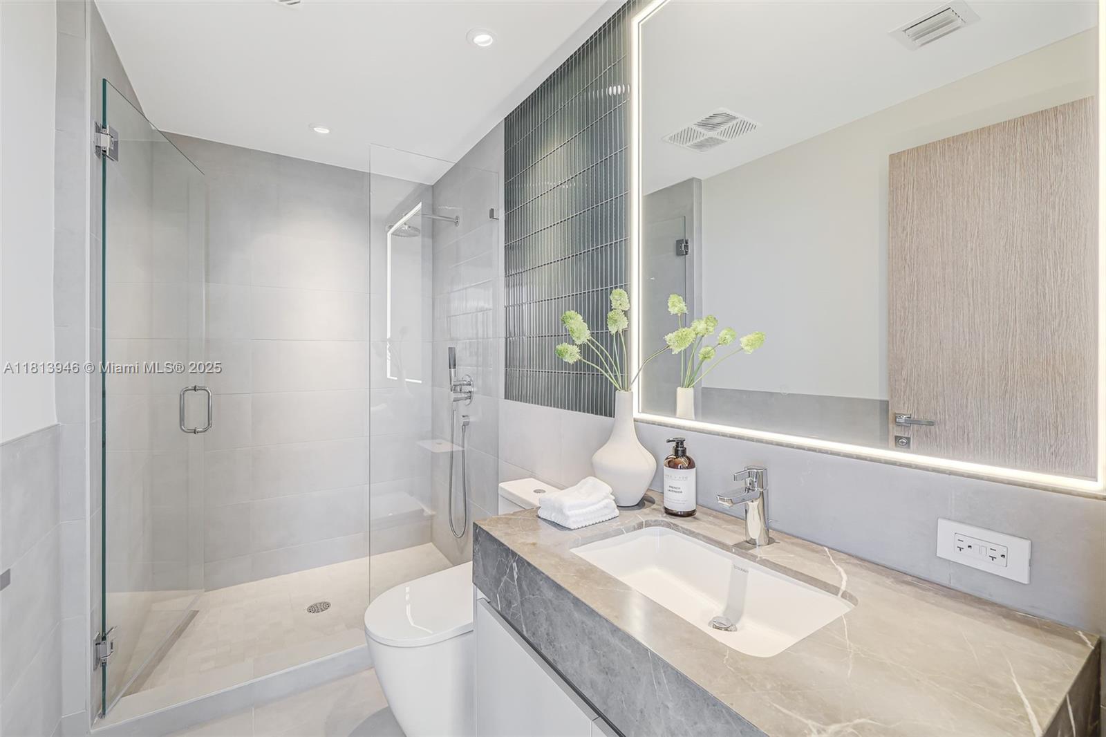 500 Alton Road, Unit 3603 Miami Beach, FL 33139 - Photo 18 of 48 Powder room