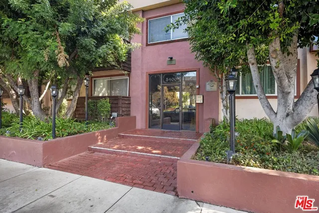 $389,000 | 5400 Newcastle Avenue, Unit 66, Encino, CA 91316