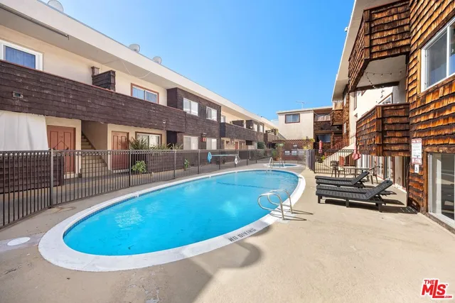 $389,000 | 5400 Newcastle Avenue, Unit 66, Encino, CA 91316