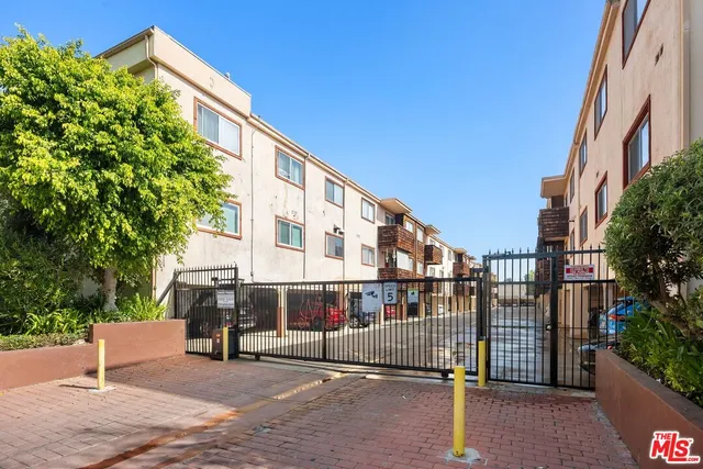 $389,000 | 5400 Newcastle Avenue, Unit 66, Encino, CA 91316