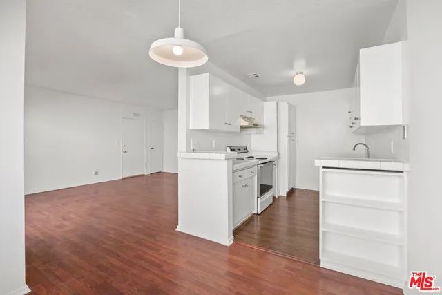 $389,000 | 5400 Newcastle Avenue, Unit 66, Encino, CA 91316