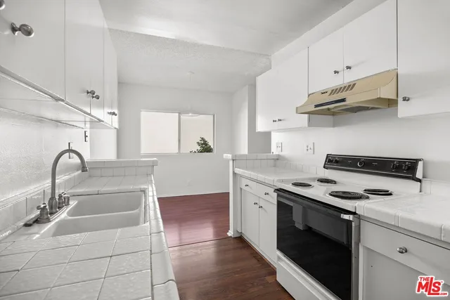 $389,000 | 5400 Newcastle Avenue, Unit 66, Encino, CA 91316