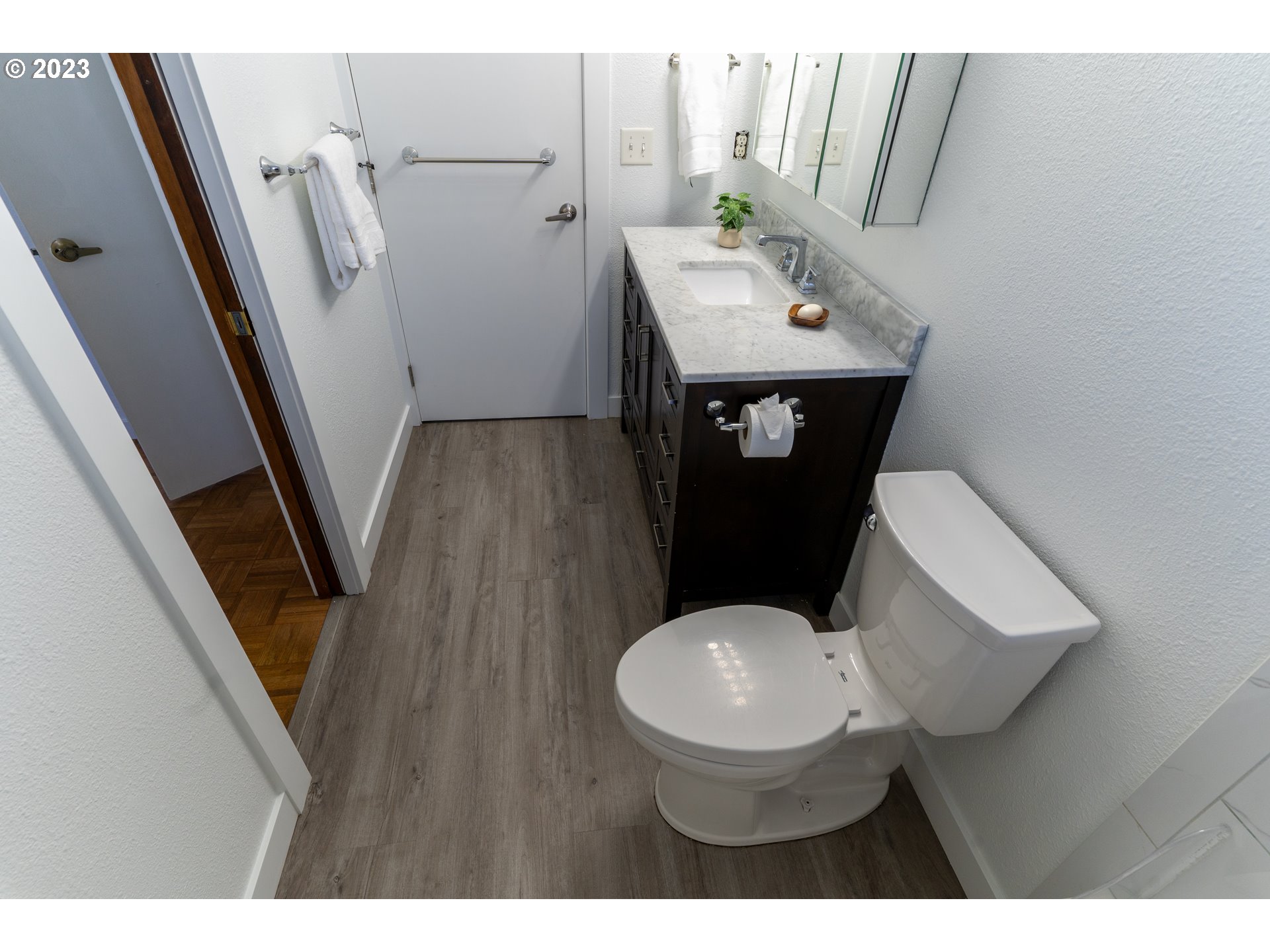 18760 Cook Street Oregon City, OR 97045 - Photo 21 of 36 a bathroom with a sink and toilet