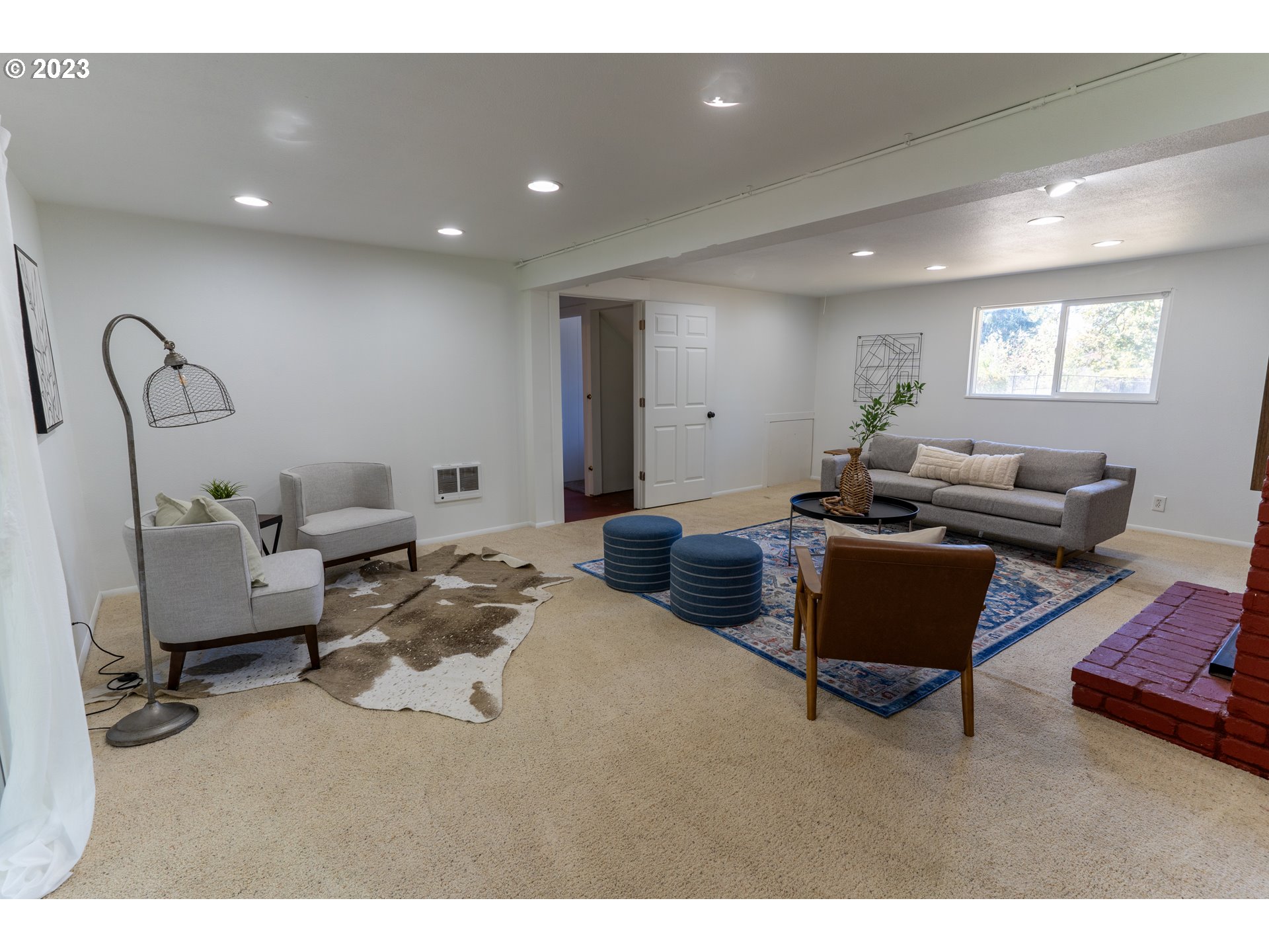 18760 Cook Street Oregon City, OR 97045 - Photo 32 of 36 a living room with furniture