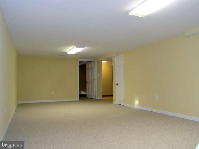 8231 Frye Road Alexandria, VA 22309 - Photo 16 of 27 Family Room
