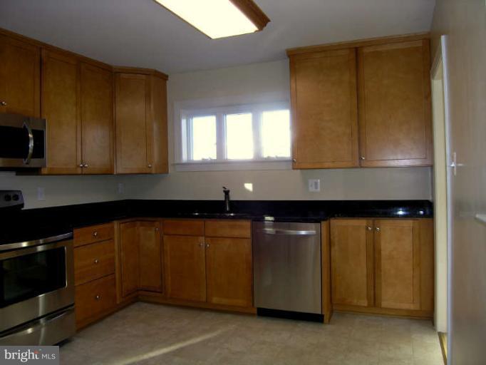 8231 Frye Road Alexandria, VA 22309 - Photo 7 of 27 Kitchen