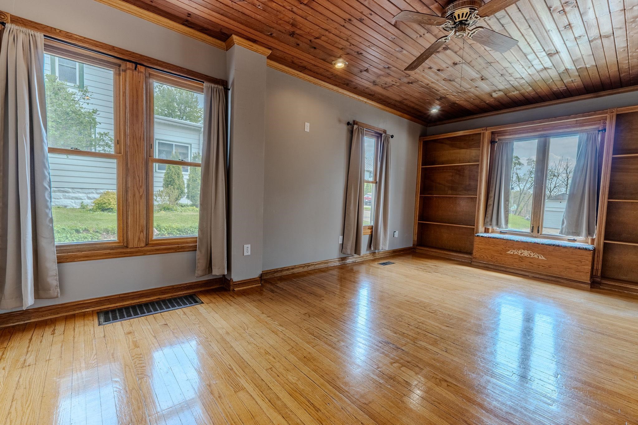 403 1st Street Baraboo, WI 53913 - Photo 13 of 39