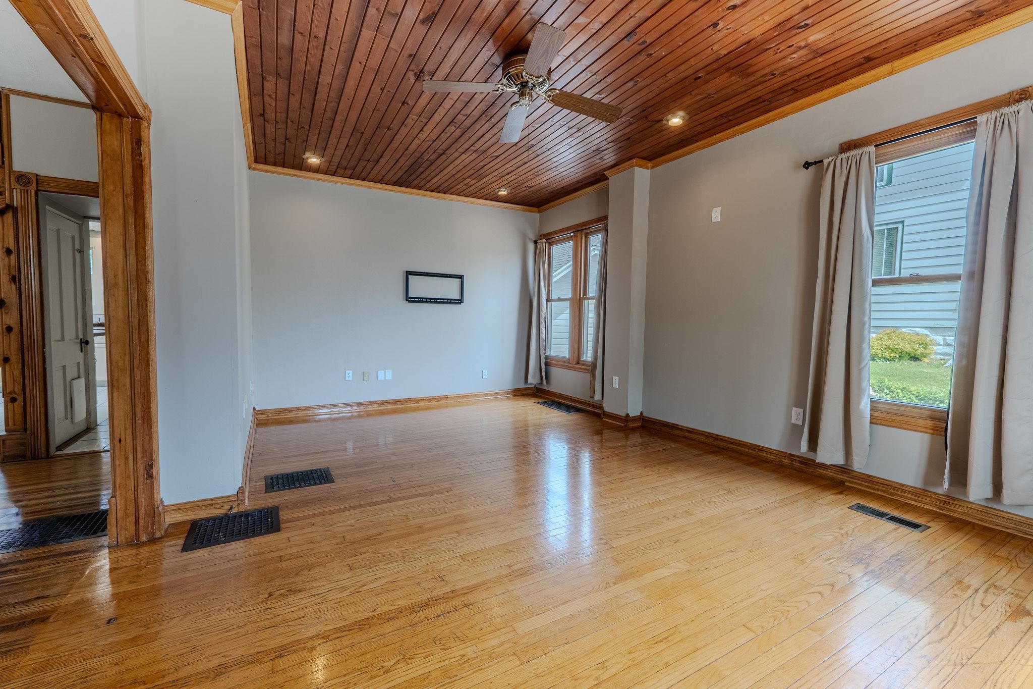 403 1st Street Baraboo, WI 53913 - Photo 15 of 39