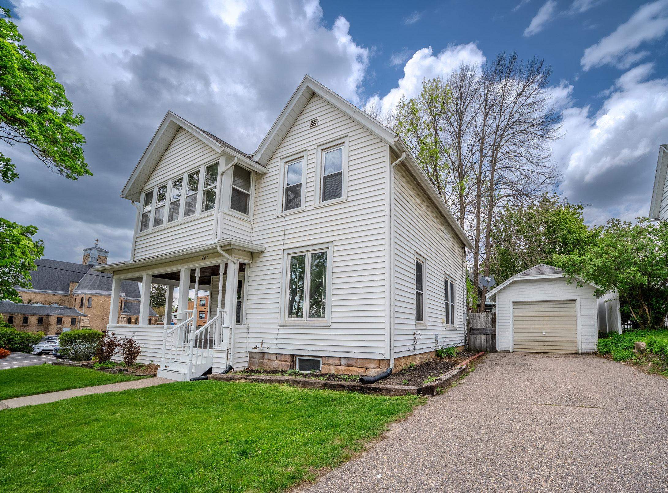 403 1st Street Baraboo, WI 53913 - Photo 3 of 39