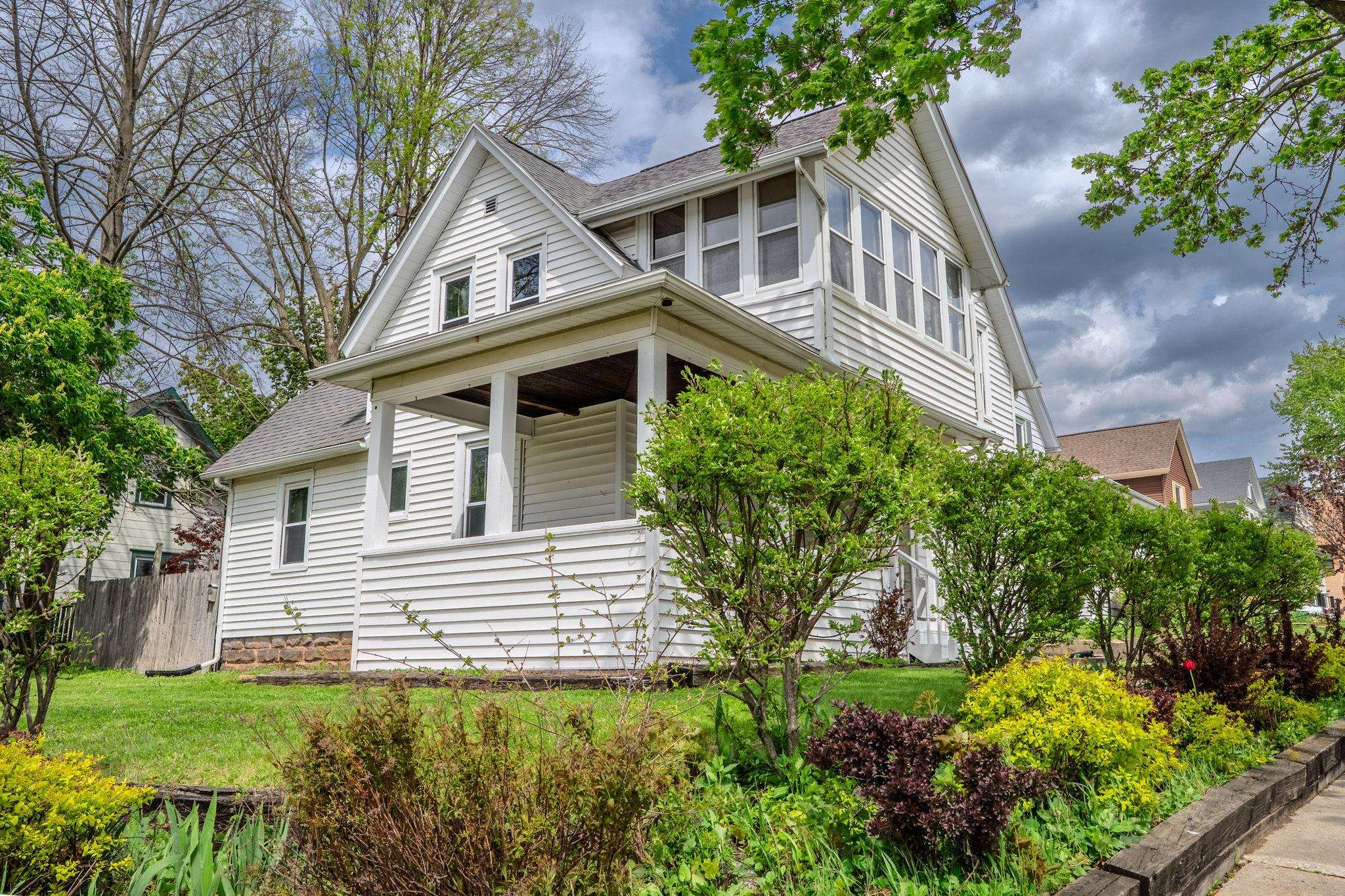 403 1st Street Baraboo, WI 53913 - Photo 4 of 39