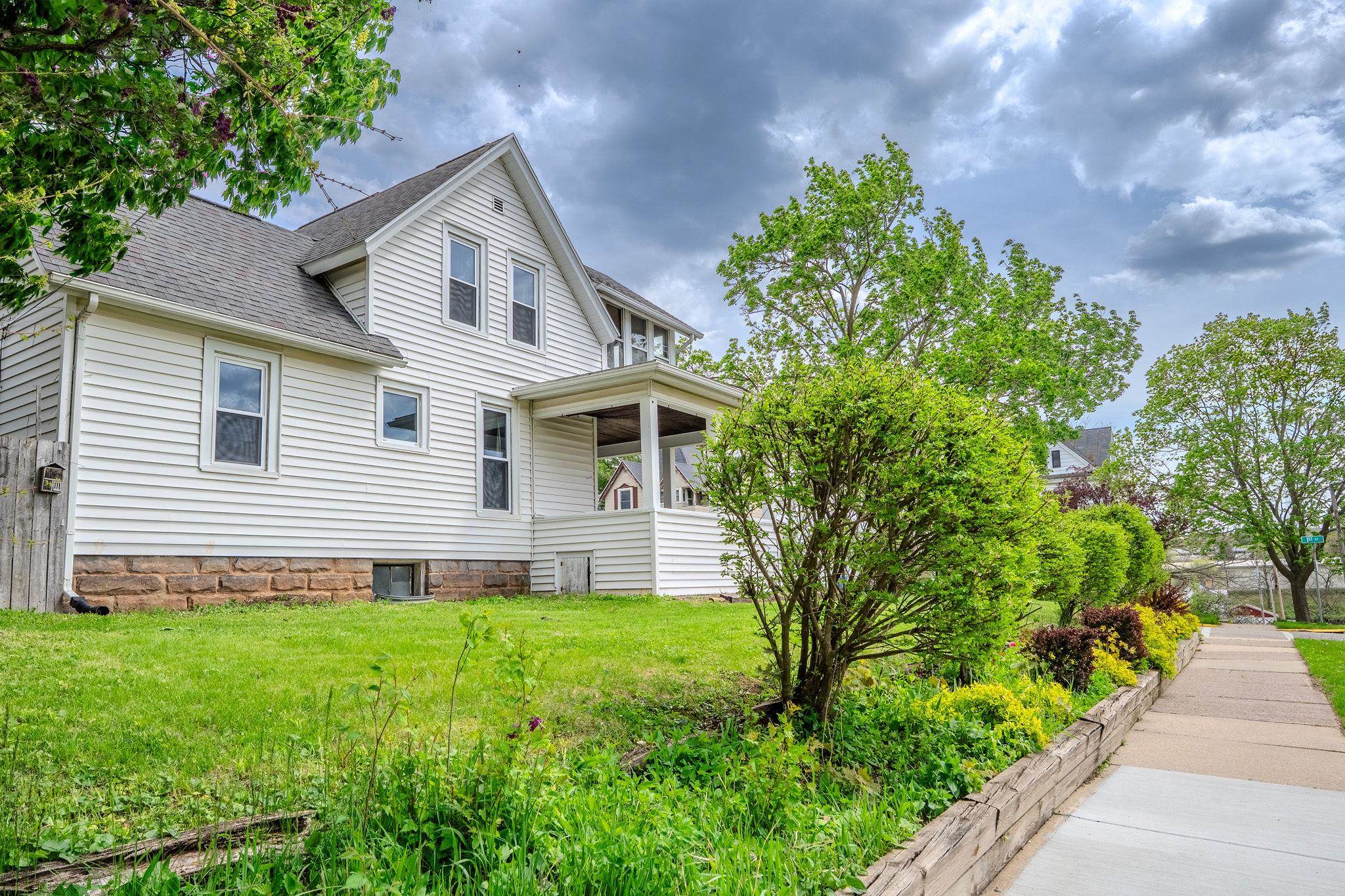 403 1st Street Baraboo, WI 53913 - Photo 5 of 39