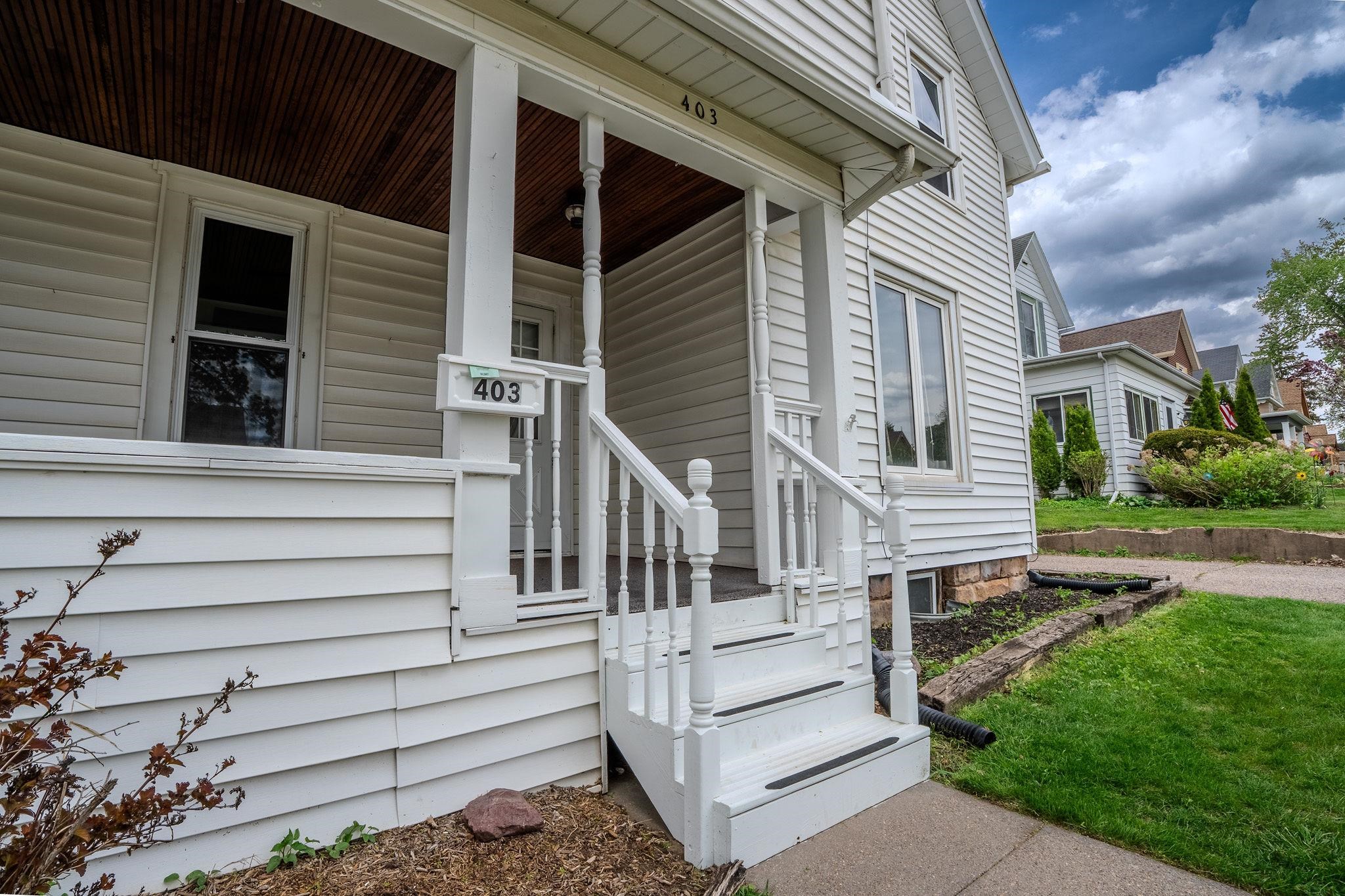 403 1st Street Baraboo, WI 53913 - Photo 7 of 39