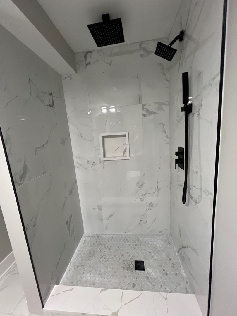 290 Merrill Avenue Calumet City, IL 60409 - Photo 15 of 18 a bathroom with a shower