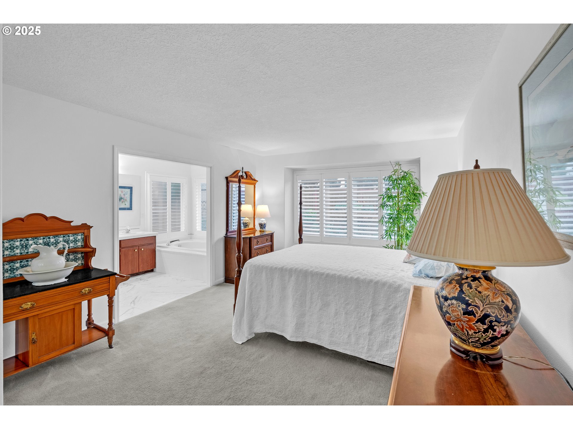 2463 Southwest Phyllis Drive Gresham, OR 97080 - Photo 15 of 34